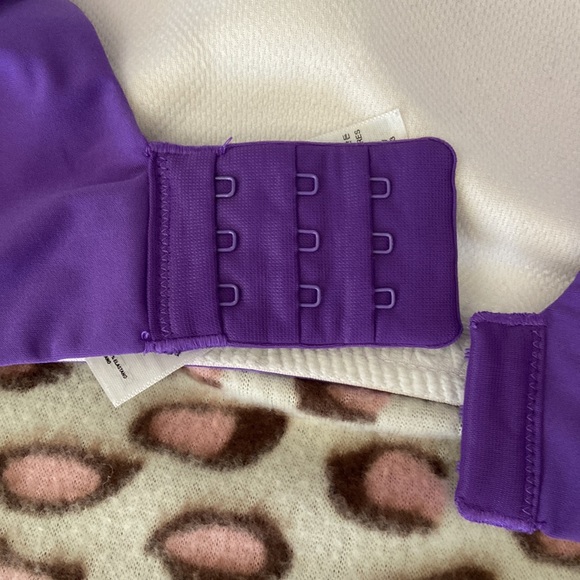 New Balance Sports Bra - Picture 7 of 8